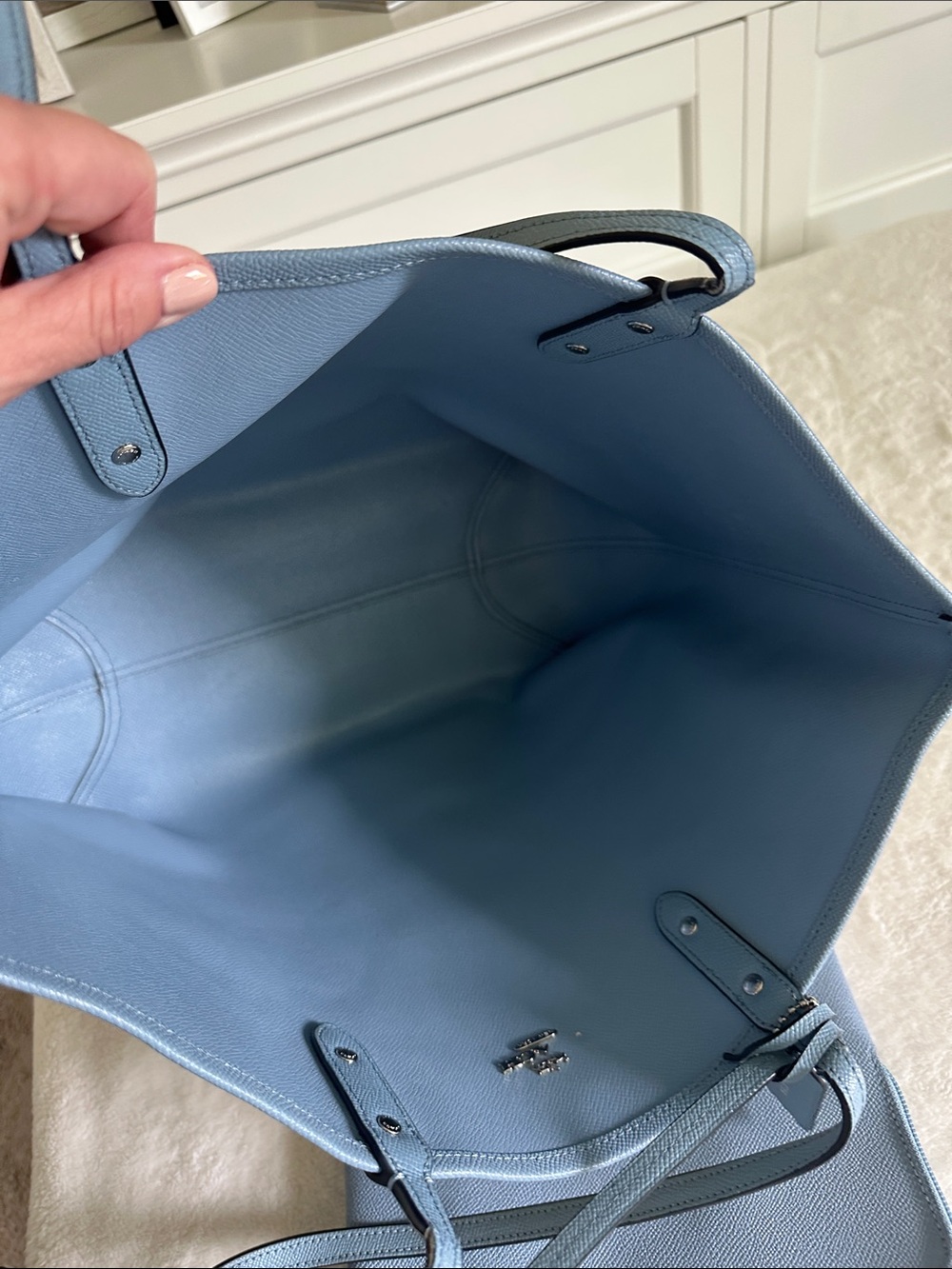 Coach Signature Canvas Tote cream/tan/lt blue w/zipper pouch and keychain tag - Picture 5 of 14